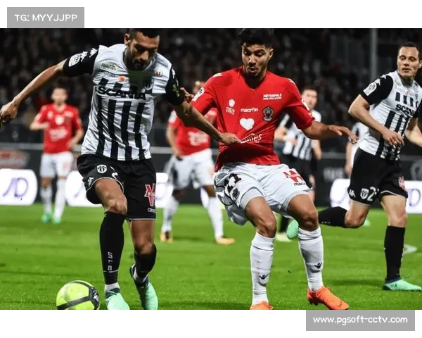 弗赖堡2-0击败奥格斯堡,格里弗凯特尔破门